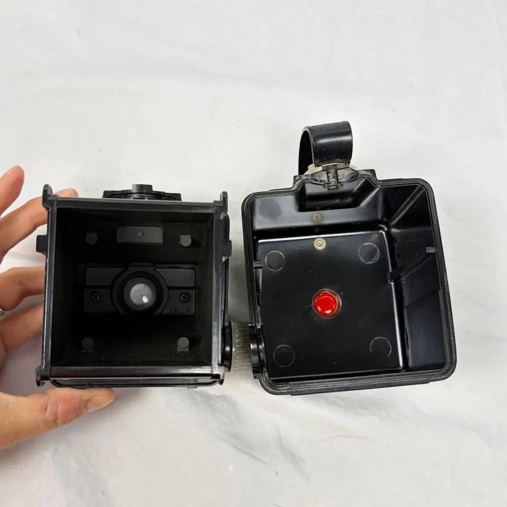 VTG Kodak Brownie Hawkeye Camera Flash Model, Kodak 620 Film - not working